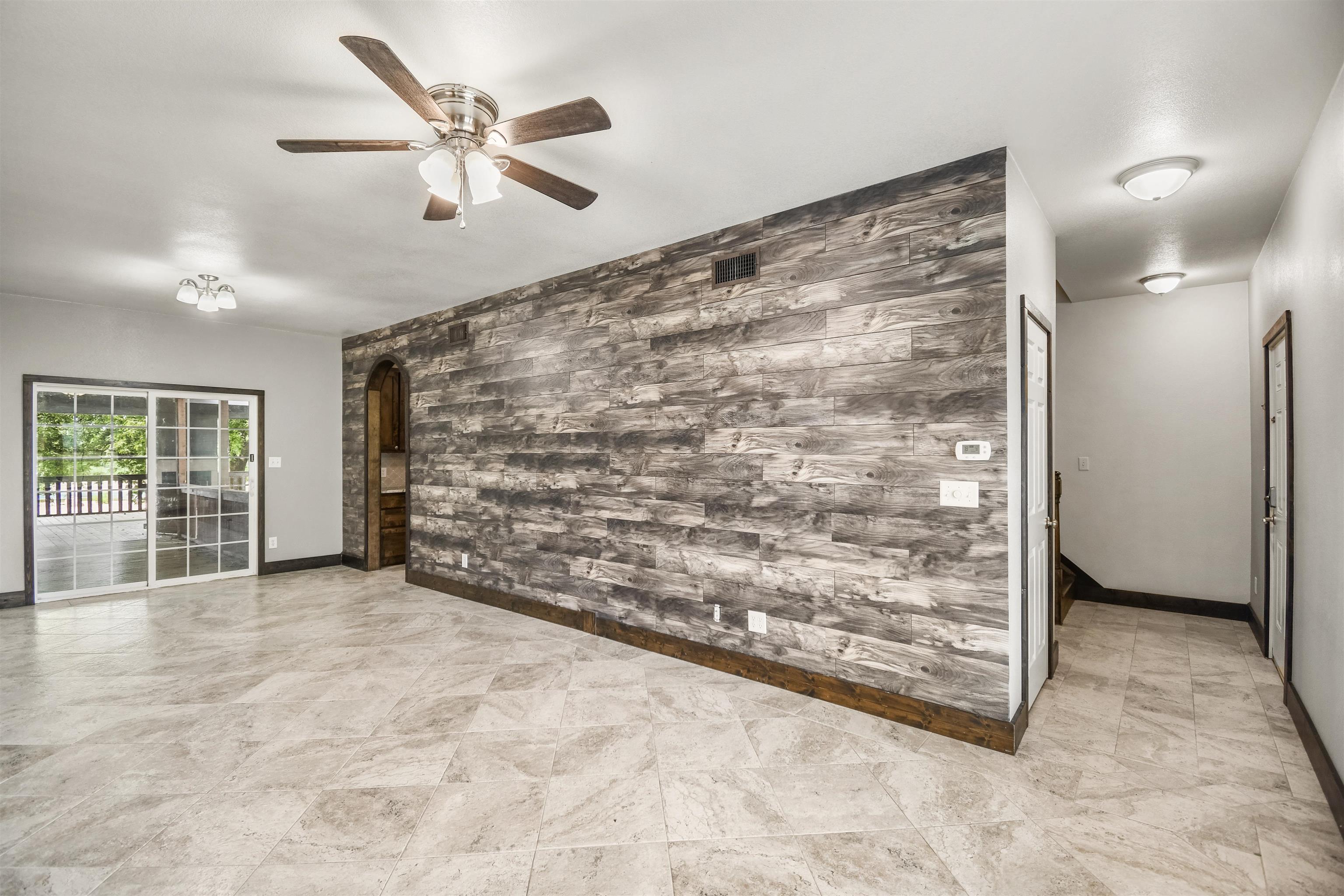 Residential Lease in Kingsland 5