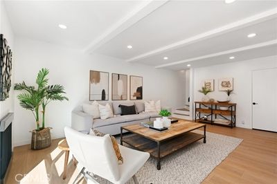 7 - Arizona Avenue, Townhouse with 2 bedrooms, 2 bathrooms and 2 parking in Santa Monica CA | Image 3