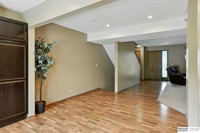 5604 S 92 Nd Plz, Townhouse with 3 bedrooms, 3 bathrooms and 2 parking in Omaha NE | Image 18