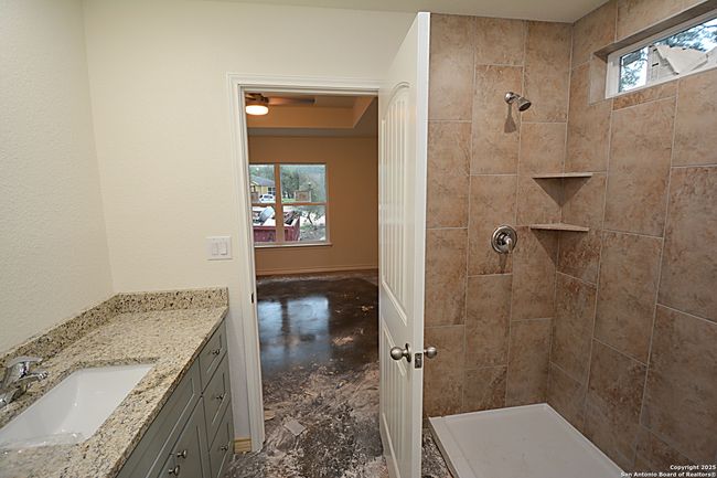 521 Lariat Pass, House other with 3 bedrooms, 2 bathrooms and null parking in Spring Branch TX | Image 6