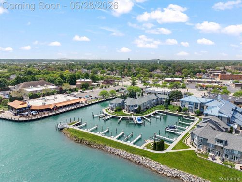 31 Kreger Dr, Wyandotte, MI, 48192-6258 | Card Image