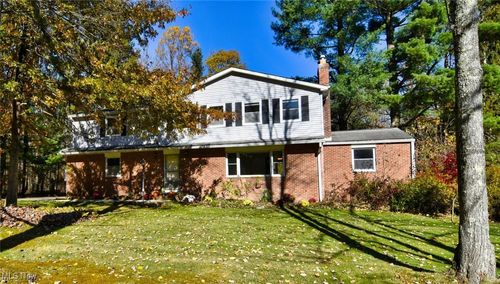 8886 Ranch Dr, Chesterland, OH, 44026-3136 | Card Image