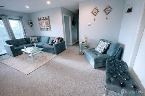 23-C Powderhorn Ct, Woodbridge, NJ, 07095-1405 | Card Image