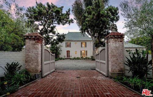 528 Chautauqua Blvd, Pacific Palisades, CA, 90272-4407 | Card Image