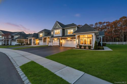 195 Belmont Cir, Yaphank, NY, 11980-2066 | Card Image