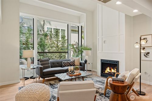 1-1400 Bellevue Way Se, Bellevue, WA, 98004-7148 | Card Image