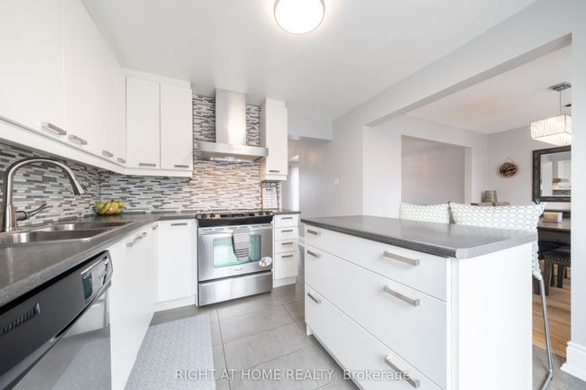 619 Beckworth Sq, House other with 3 bedrooms, 2 bathrooms and 4 parking in Pickering ON | Image 11