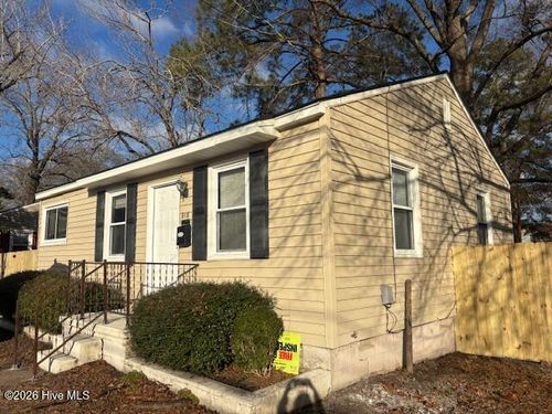918 Simmons St, New Bern, NC, 28560-5350 | Card Image
