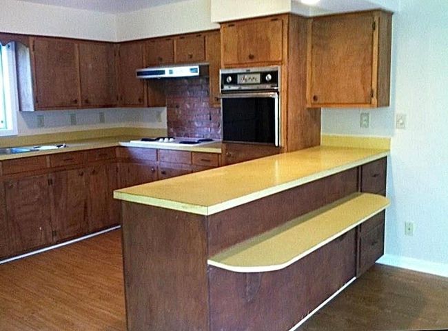 Kitchen with electric range and oven. | Image 8