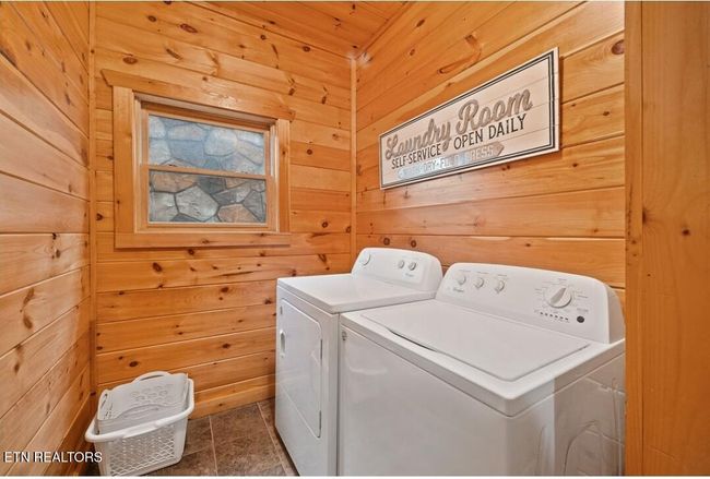 880 Great Smoky Way, House other with 4 bedrooms, 4 bathrooms and null parking in Gatlinburg TN | Image 41
