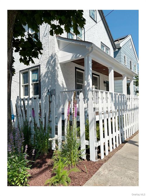 1 Pleasant St, Sleepy Hollow, NY, 10591-2218 | Card Image