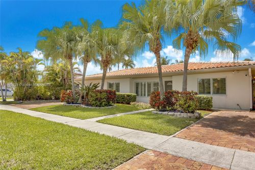 2085 Ixora Rd, North Miami, FL, 33181-2311 | Card Image