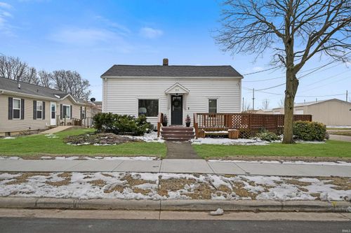 211 W Boston St, Syracuse, IN, 46567-1474 | Card Image