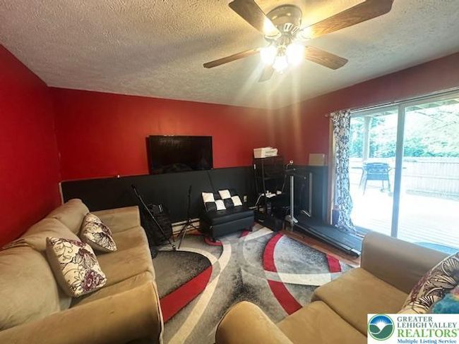 838 Cayuga Way, House other with 4 bedrooms, 3 bathrooms and null parking in Stroudsburg PA | Image 13