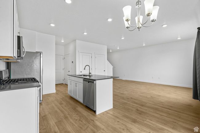 866 S Brubaker Way, House other with 3 bedrooms, 3 bathrooms and 4 parking in Santaquin UT | Image 8