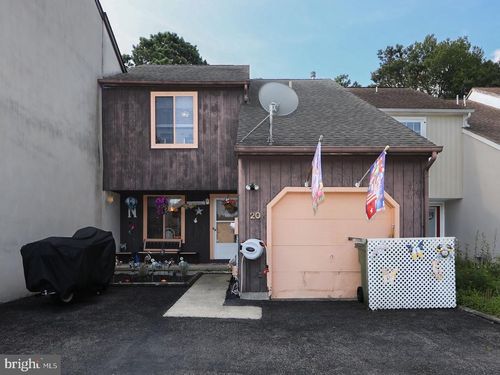 20 Queen Anne Ct, MARLTON, NJ, 08053-2838 | Card Image