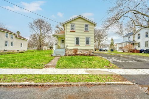 126 Phoenix St, Canandaigua, NY, 14424-2039 | Card Image
