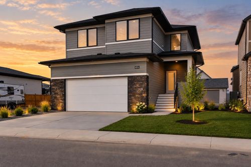 664 Devonia Rd W, House with 3 bedrooms, 3 bathrooms and 4 parking in Lethbridge AB | Card Image