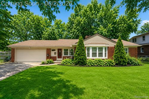 45520 Deshon St, Utica, MI, 48317-5616 | Card Image
