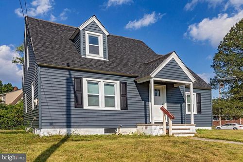 111 Grove St, CARNEYS POINT, NJ, 08069-3103 | Card Image