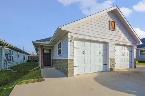 609-607 E Carter St, Sherman, TX, 75090-4918 | Card Image