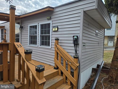 33 Squaw Cir, BARTO, PA, 19504-9143 | Card Image