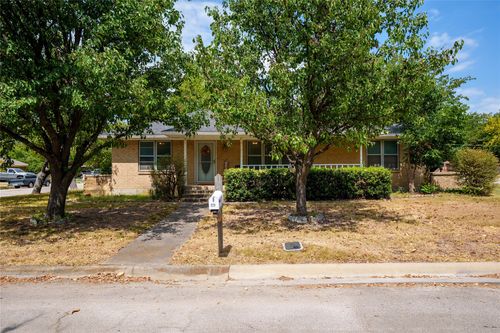 223 Hillcrest St, Sanger, TX, 76266-5501 | Card Image