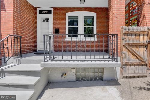 513 Manor St, Lancaster, PA, 17603-5215 | Card Image