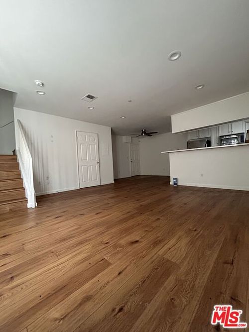 16-3668 Mentone Ave, Los Angeles, CA, 90034-4600 | Card Image