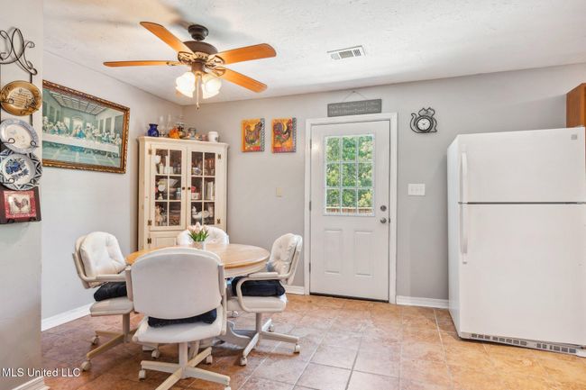 Dining area | Image 6