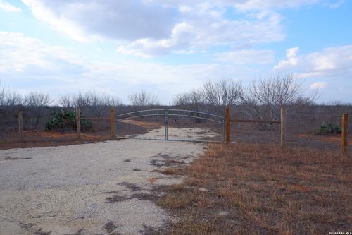 8846 W Fm 140, Charlotte, TX, 78011-3516 | Card Image