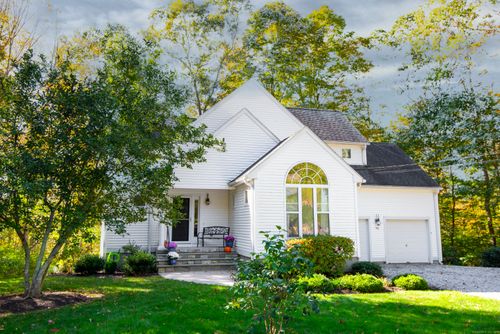 95 Main St, Essex, CT, 06426-1150 | Card Image