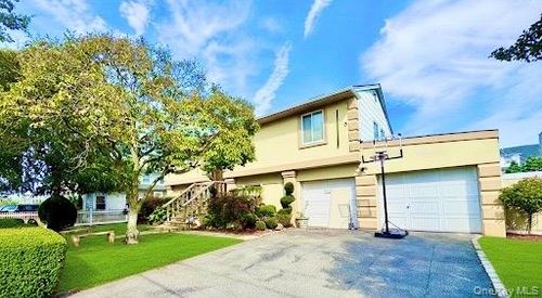 62 Walnut Rd, Inwood, NY, 11096-1115 | Card Image