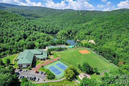 109 Laurel Ln, Beech Mountain, NC, 28604-6148 | Card Image