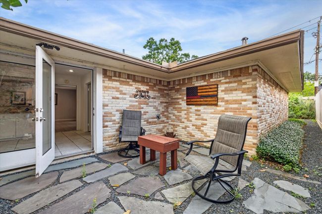 Beautiful back patio area! | Image 6