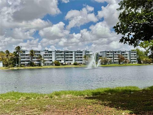 l317-9375 Fontainebleau Blvd, Miami, FL, 33172 | Card Image