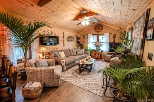 33 Park Dr, Rocky Point, NY, 11778-8858 | Card Image