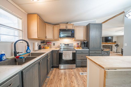 188 Oakview Dr, La Vernia, TX, 78121 | Card Image