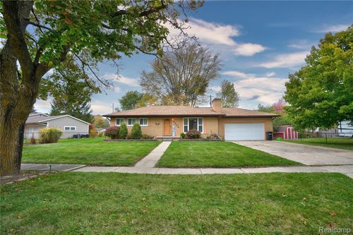 5406 Litchfield Dr, Flint, MI, 48532-4039 | Card Image