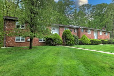 APT-2B - 1123 Waterbury Road, Condo with 1 bedrooms, 1 bathrooms and 2 parking in Cheshire CT | Image 2