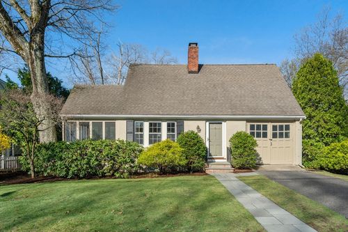 39 Hickory Cliff Rd, Newton, MA, 02464-1208 | Card Image