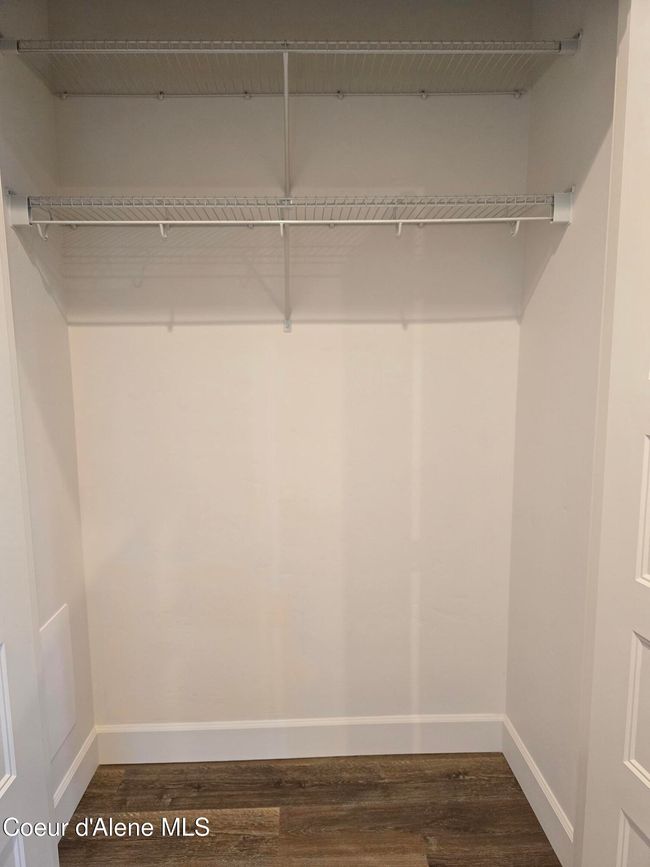 Entry Closet | Image 15