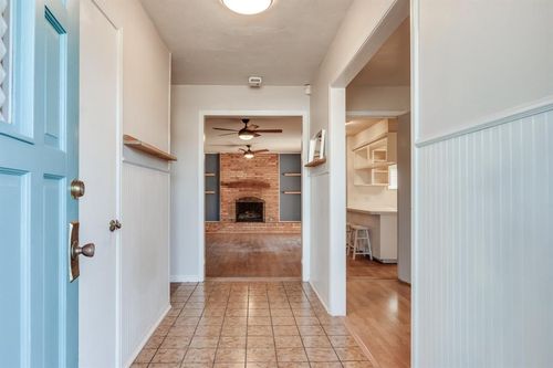 11208 Surrey Hills Blvd, Yukon, OK, 73099-8170 | Card Image