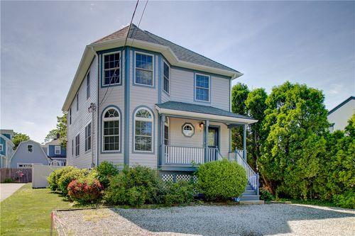 17 Clinton St, Newport, RI, 02840-3905 | Card Image