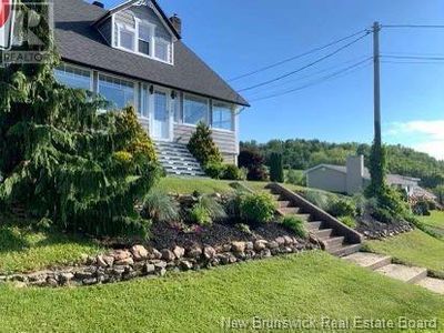 268 Roseberry St, House other with 3 bedrooms, 3 bathrooms and null parking in Campbellton NB | Image 2