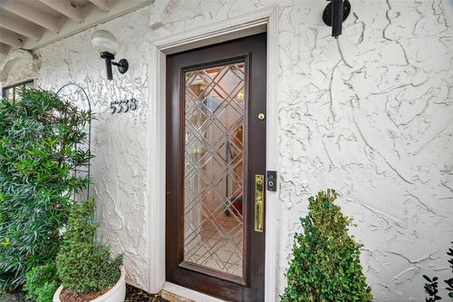 b19-5338 Brownway St, Houston, TX, 77056-4925 | Card Image