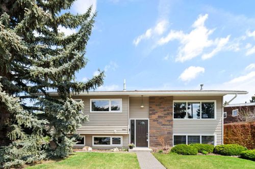 5047 Batchelor Cres Nw, Calgary, AB, T2L1S8 | Card Image