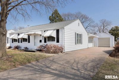 1006 40 Th Street, House other with 3 bedrooms, 1 bathrooms and null parking in Moline IL | Image 2