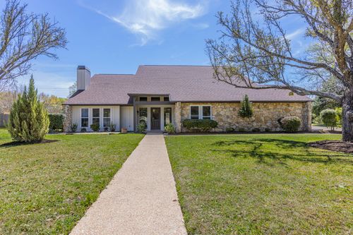 318 Bluebonnet Cir, Mcgregor, TX, 76657-9510 | Card Image