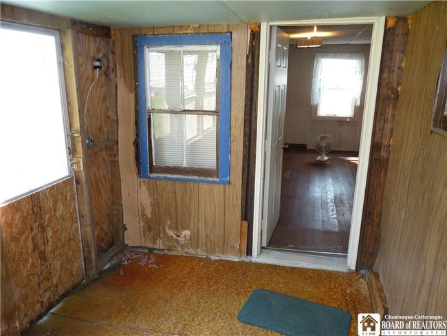 Entry into dining room | Image 6